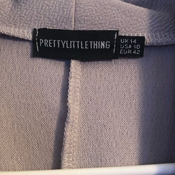 Pretty Little Thing Oversize front button detail jacket. Size 10. Beige - Picture 3 of 7